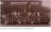Gruppenfoto vor der Vereinsgastst&auml;tte Mersch im Jubil&auml;umsjahr 1935
